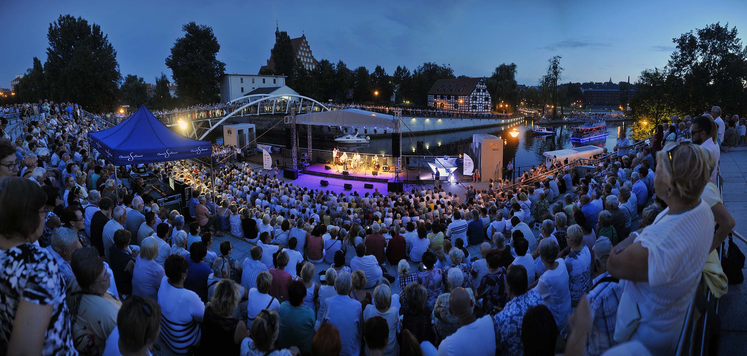 Bydgoszcz atrakcje nad rzeką | letnie spektakle nad Brdą